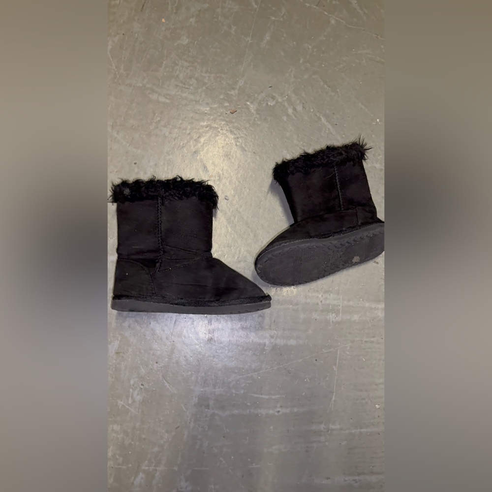Children's Place Kid's Winter Boots Size 12 | Closet Label Shoes #2.)